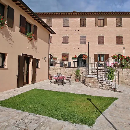 Prázdninový dům Magnific Holiday In Marche With Pool
