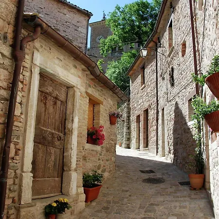 Magnific Holiday In Marche With Pool Prázdninový dům